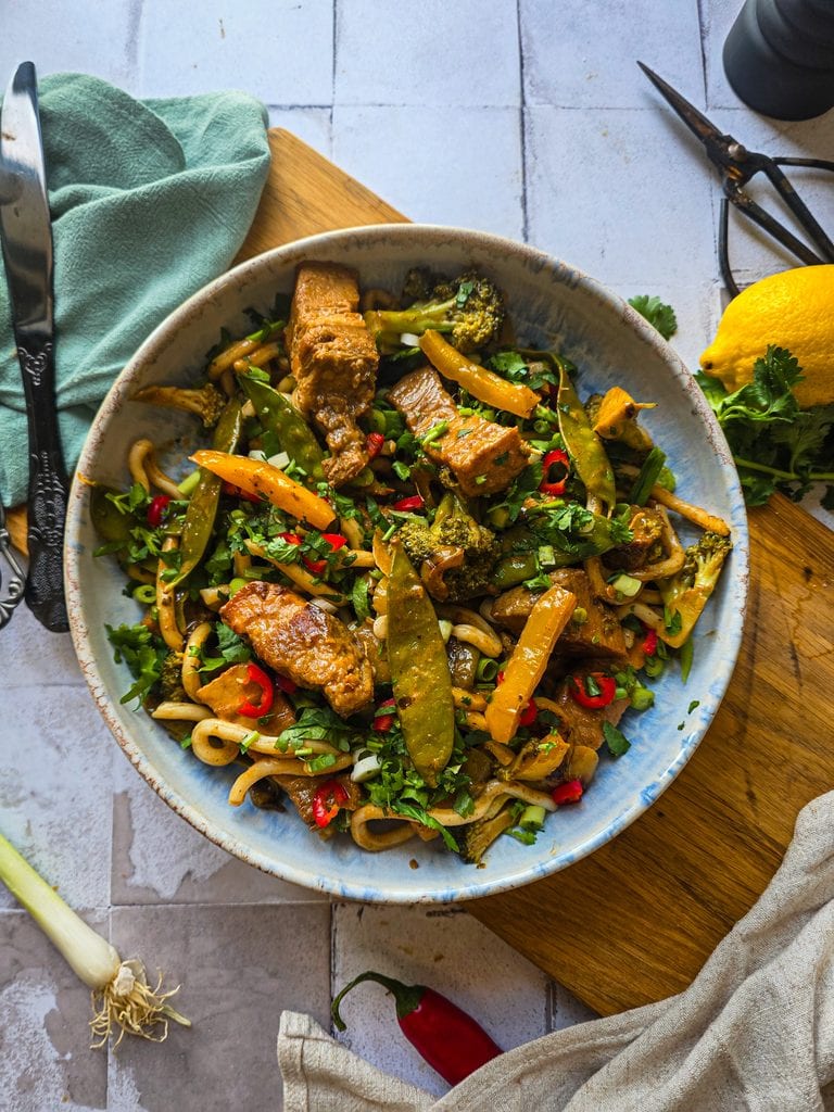 BBQ Pork Udon – würzige Udon-Nudeln mit Pork Belly